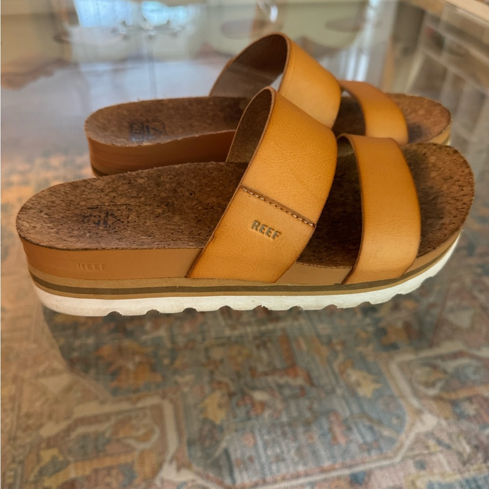 Reef Cushion Vista Hi Slides - light wear!